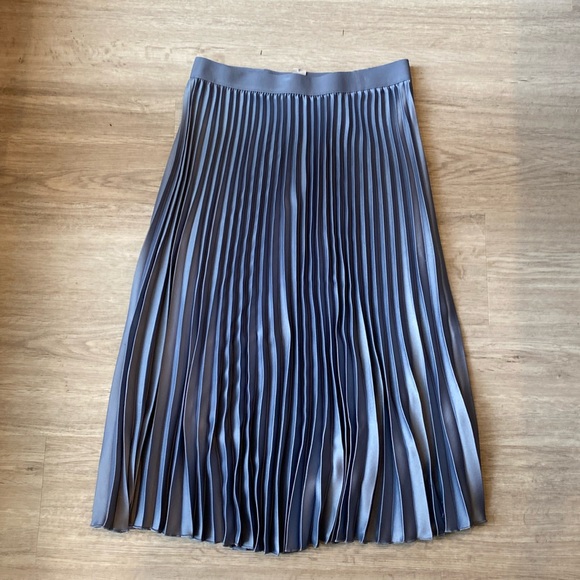 H&M | Blue pleated midi skirt | Size Medium - Picture 1 of 4